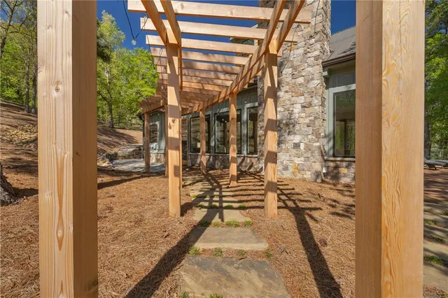 $899,000 | 1132 Edgewater Trail, Toccoa, GA 30577