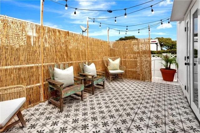 a outdoor living space with a rug