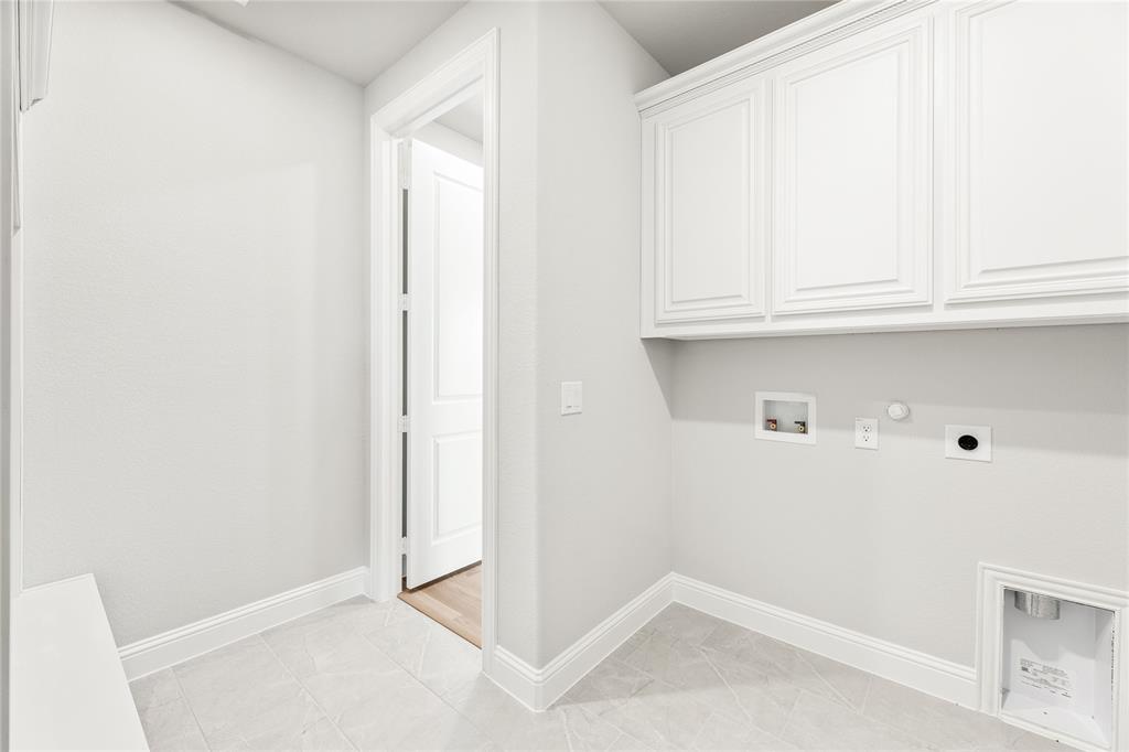 683 Crystal Lk Lane Red Oak, TX 75154 - Photo 10 of 39 a view of an empty room