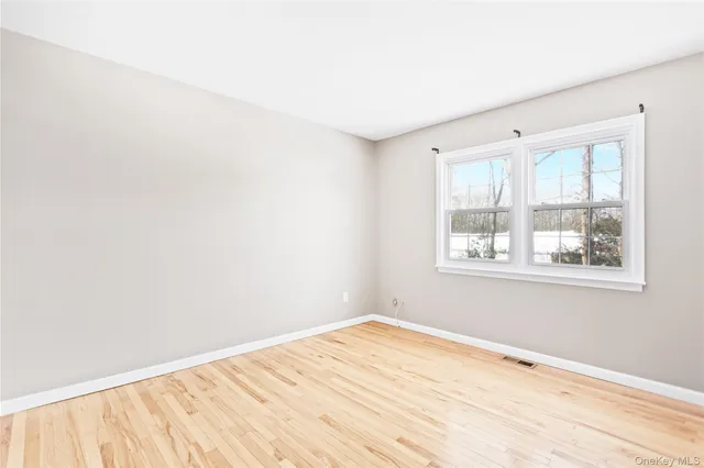 $2,900 | 10 Bartlett Commons, Yaphank, NY 11980