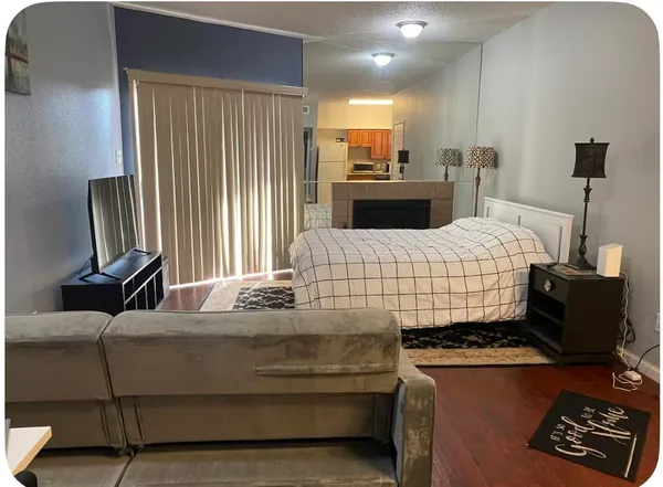 $800 | 10855 Meadowglen Lane, Unit 809, Houston, TX 77042