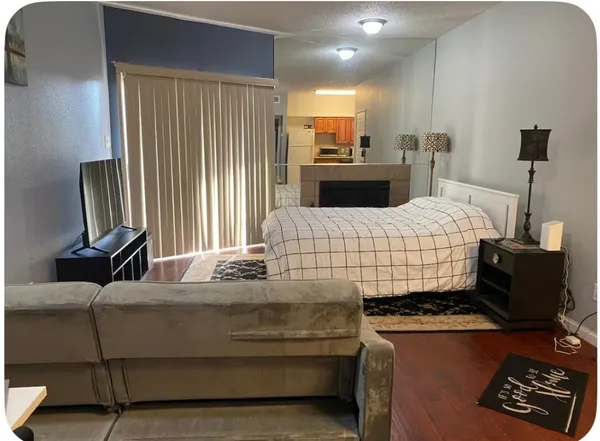 $800 | 10855 Meadowglen Lane, Unit 809, Houston, TX 77042
