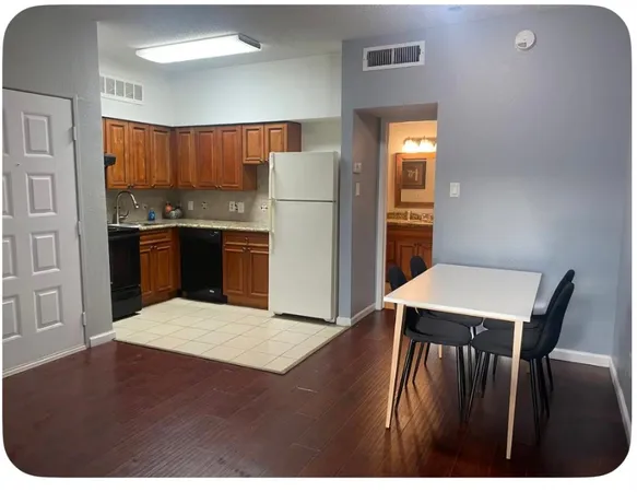 $800 | 10855 Meadowglen Lane, Unit 809, Houston, TX 77042