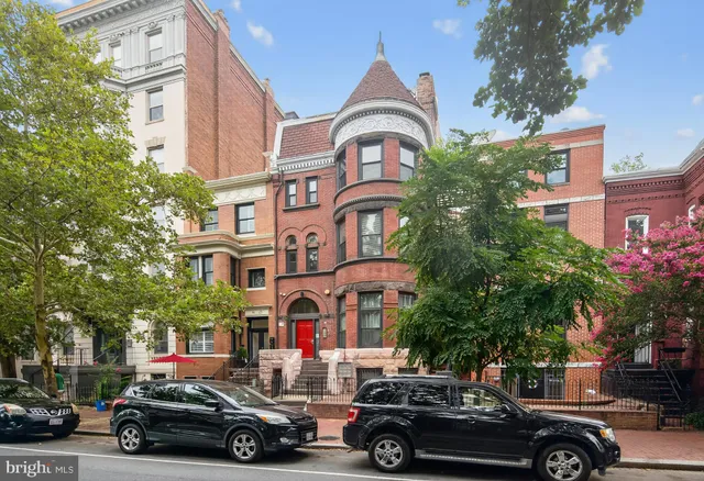 a view of cars parked in front of a building