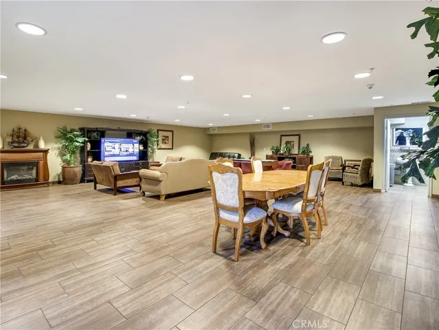 a view of a kitchen and dining room