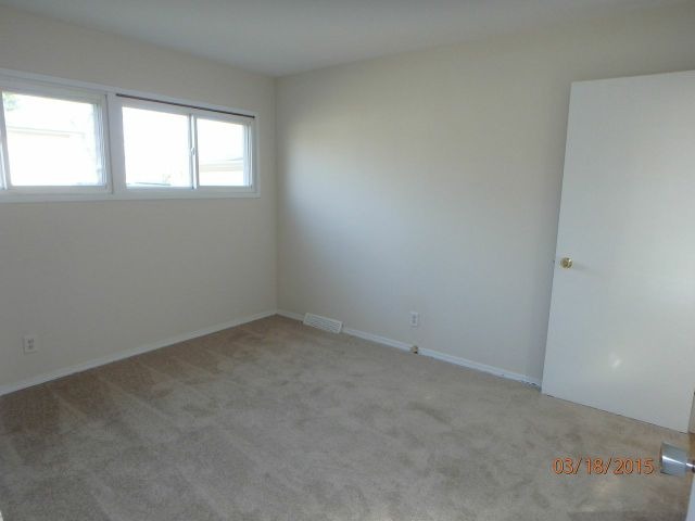 15231 Millard Avenue Midlothian, IL 60445 - Photo 8 of 15 an empty room with a window