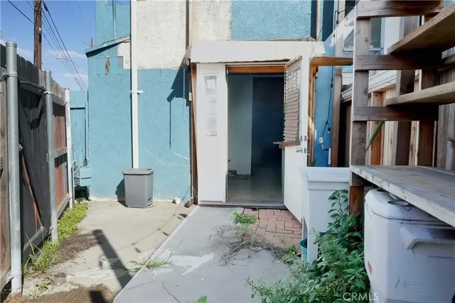 $3,200 | 1641 South Longwood Avenue, Los Angeles, CA 90019