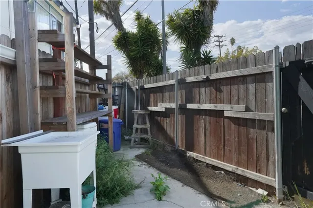 $3,200 | 1641 South Longwood Avenue, Los Angeles, CA 90019
