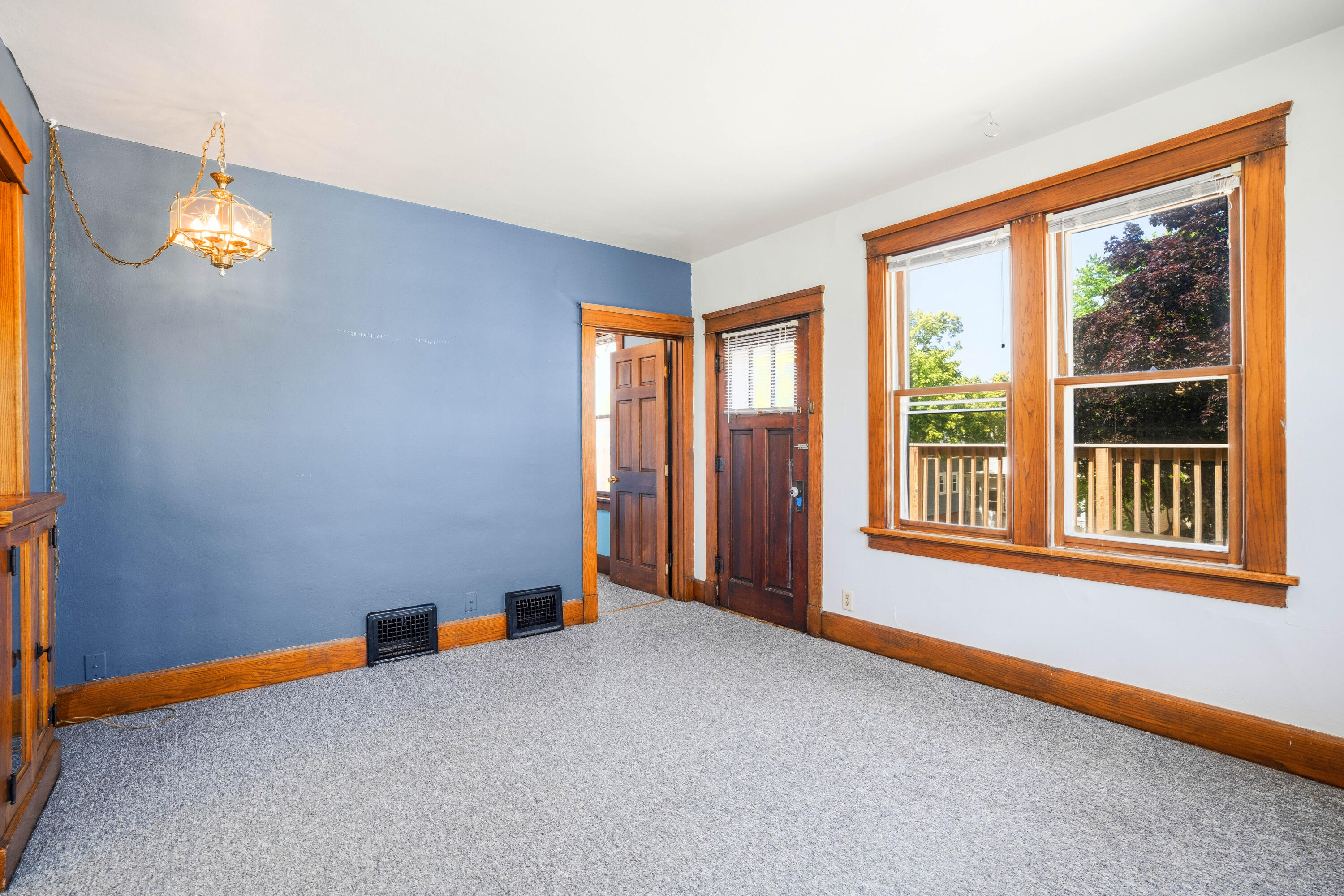 1801 Flett Avenue Racine, WI 53403 - Photo 15 of 27 LR w/ Deck Access