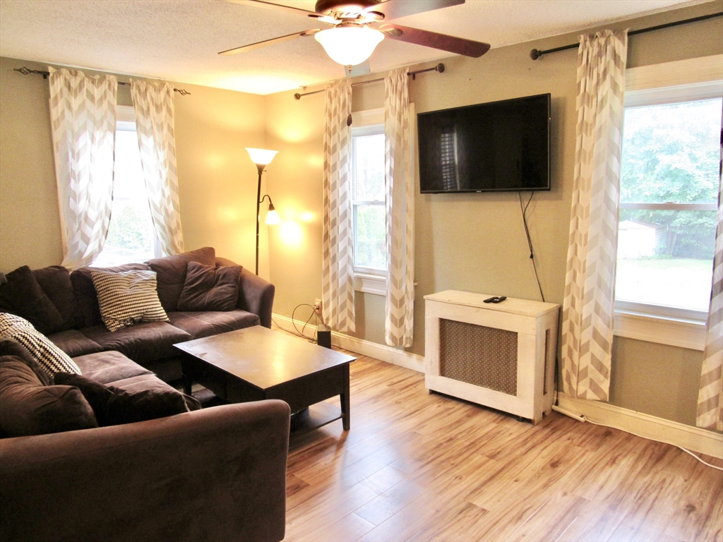 125 Maple Street West Springfield, MA 01089 - Photo 9 of 29 Gallery Image 9