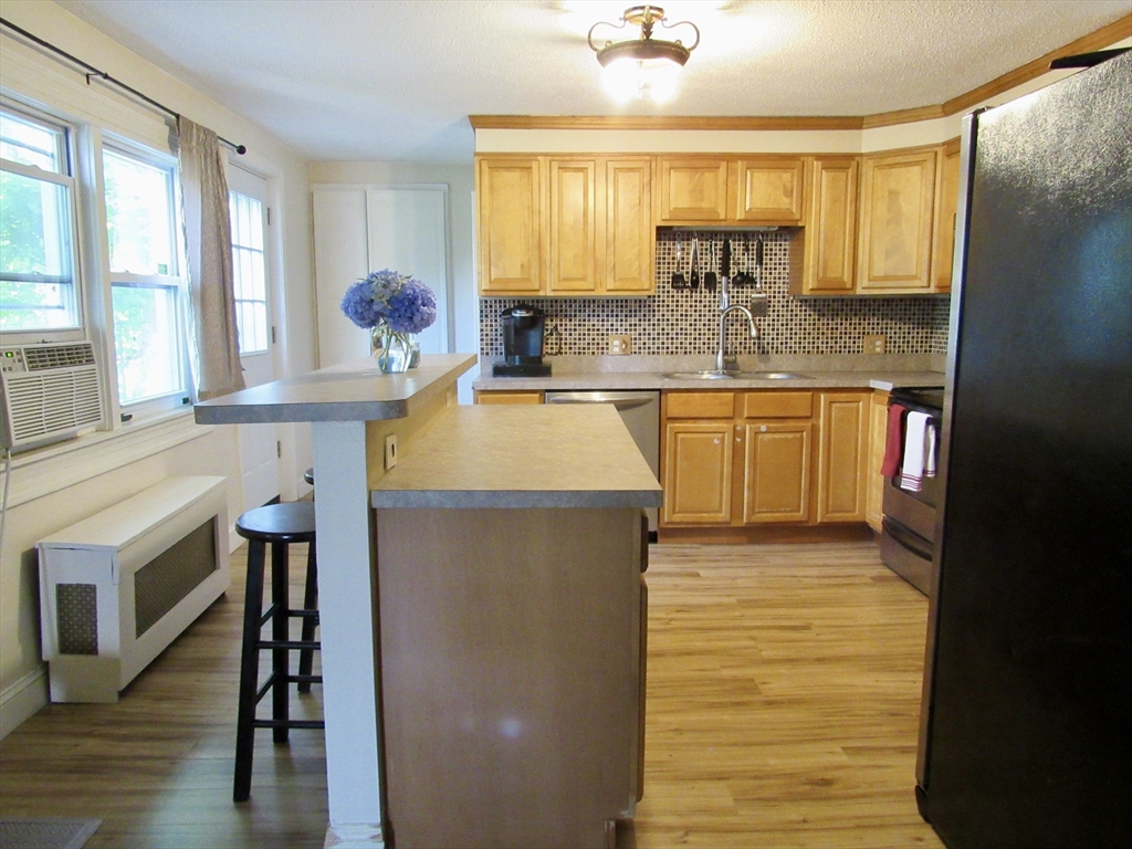 125 Maple Street West Springfield, MA 01089 - Photo 10 of 29 Gallery Image 10