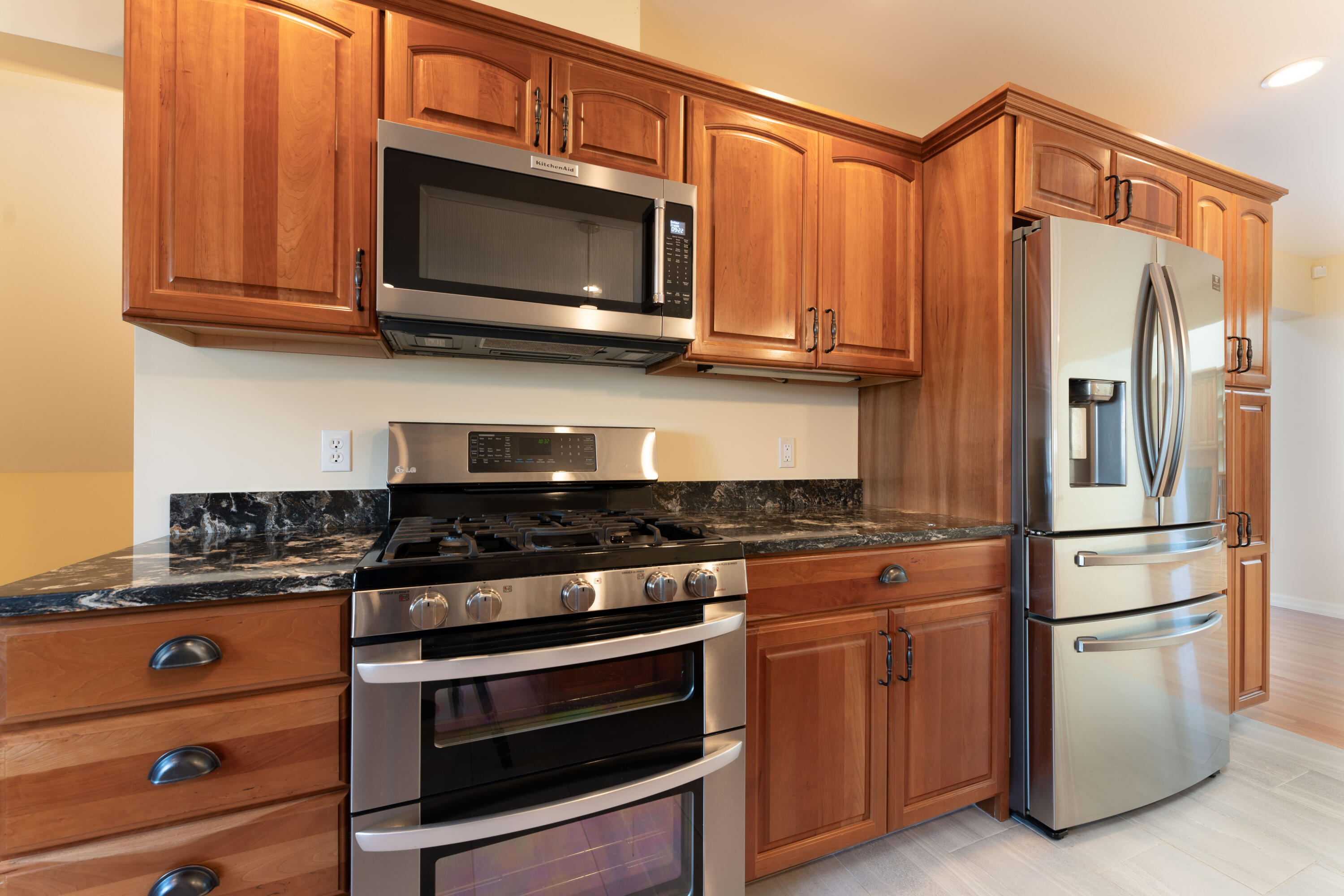 4 Iris Way, Unit 50 Brunswick, ME 04011 - Photo 5 of 31 Close up Cooking Area