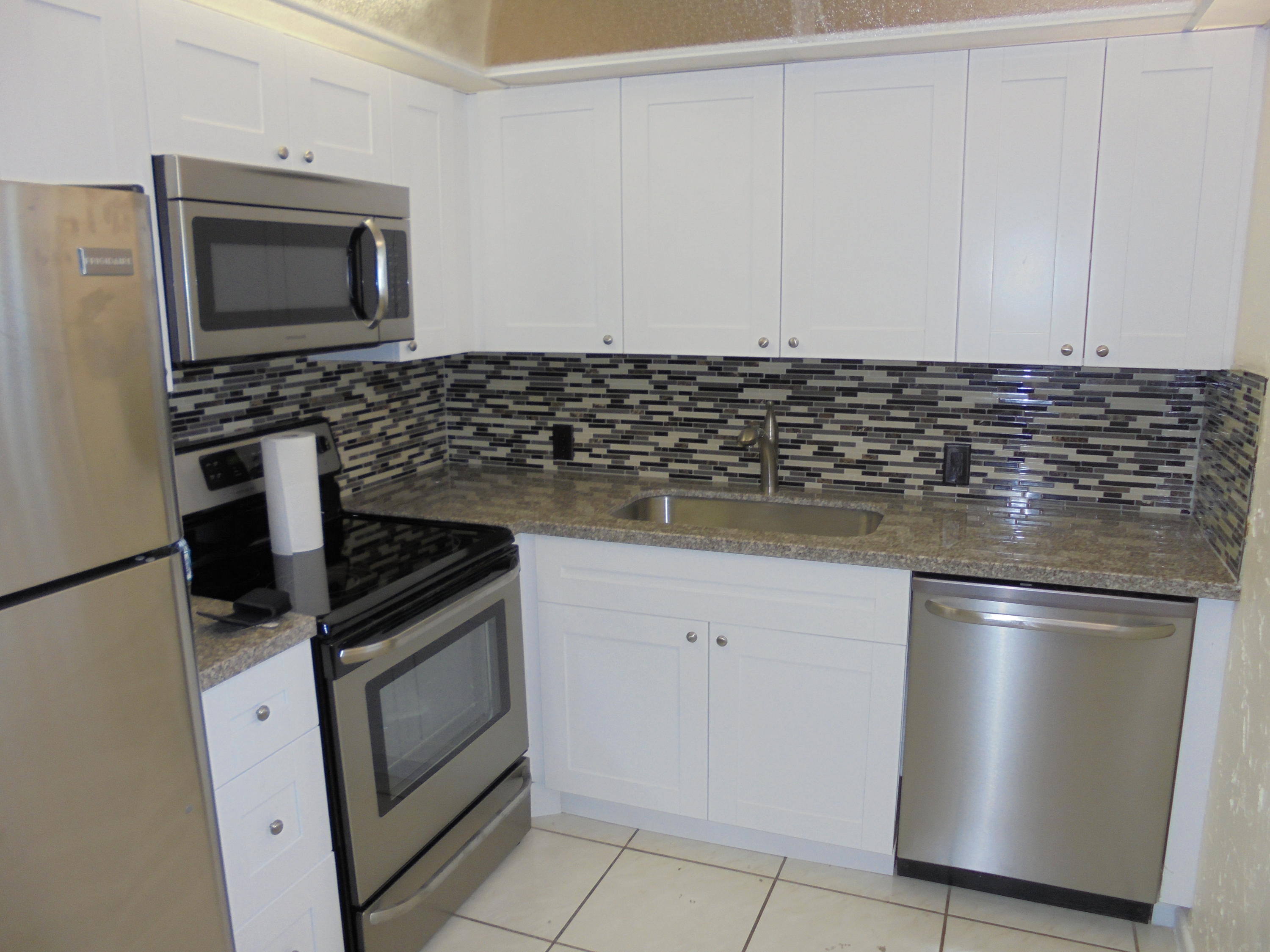 56 Fanshaw B Boca Raton, FL 33434 - Photo 2 of 15 002
