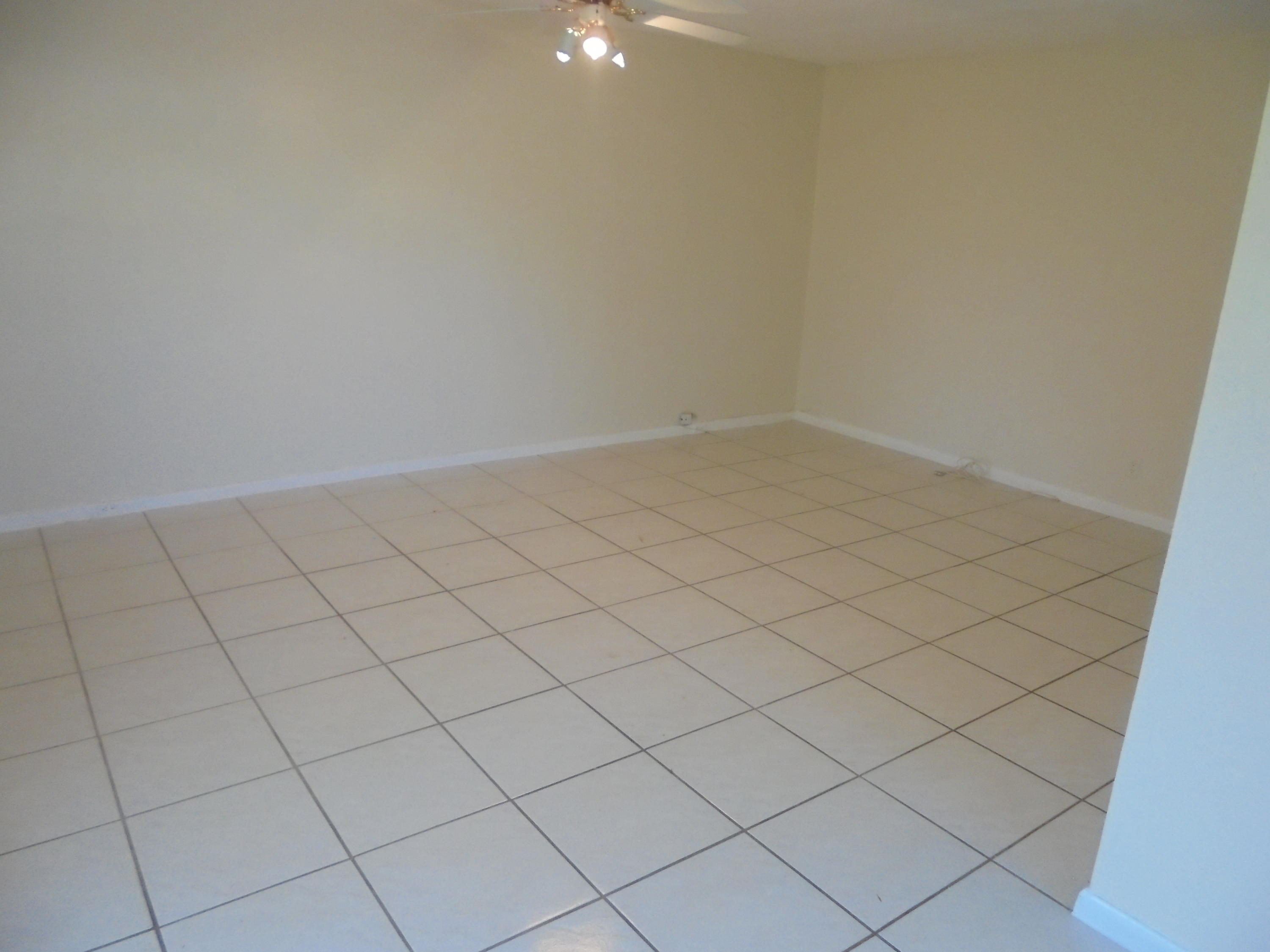 56 Fanshaw B Boca Raton, FL 33434 - Photo 5 of 15 005