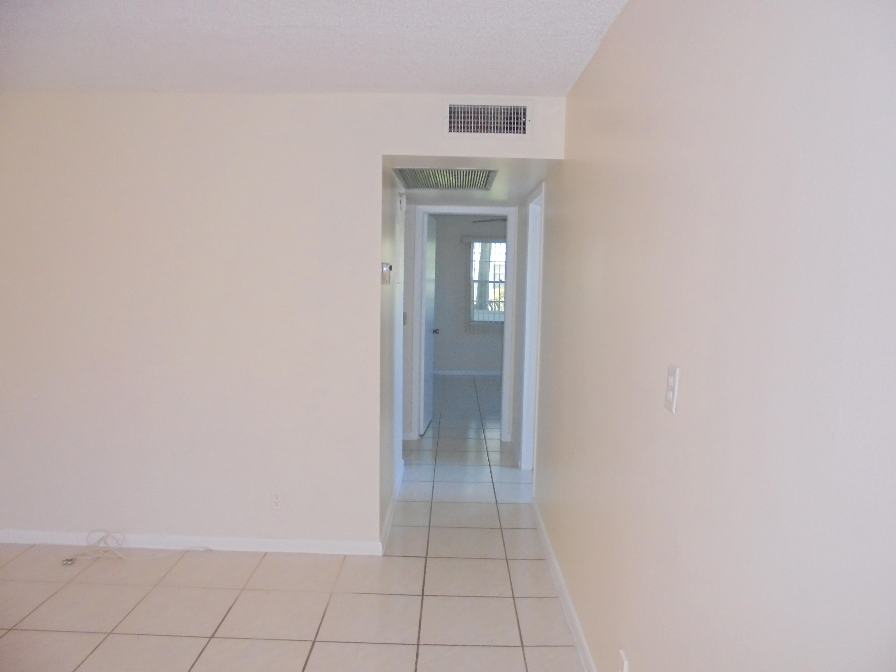 56 Fanshaw B Boca Raton, FL 33434 - Photo 7 of 15 007