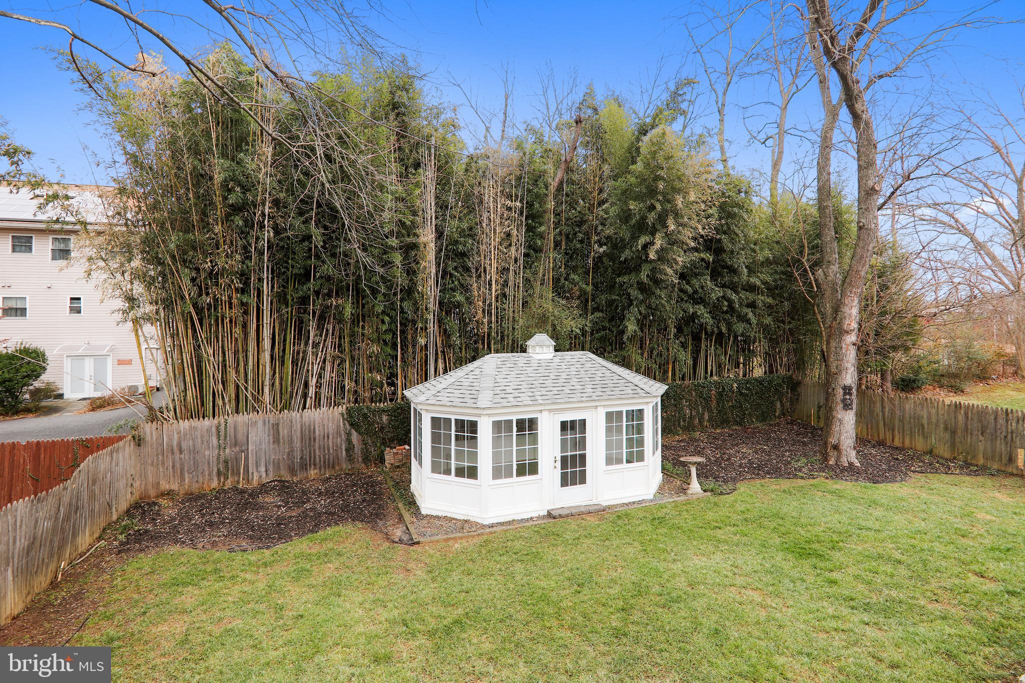 11817 Smoketree Road Potomac, MD 20854 - Photo 16 of 60 Back yard