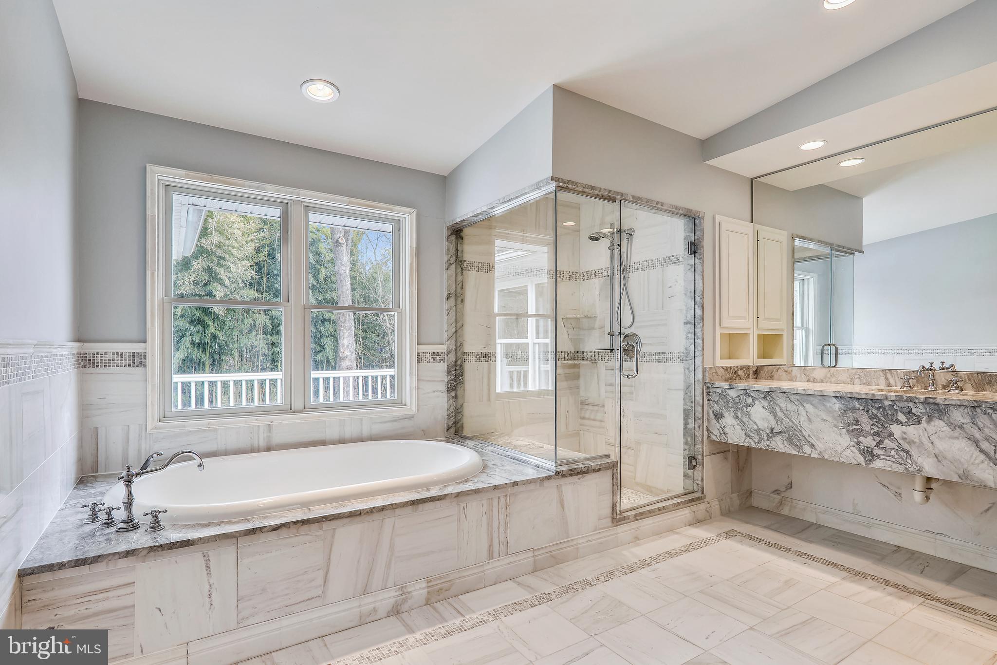 11817 Smoketree Road Potomac, MD 20854 - Photo 23 of 60 Master Bath soaking tub