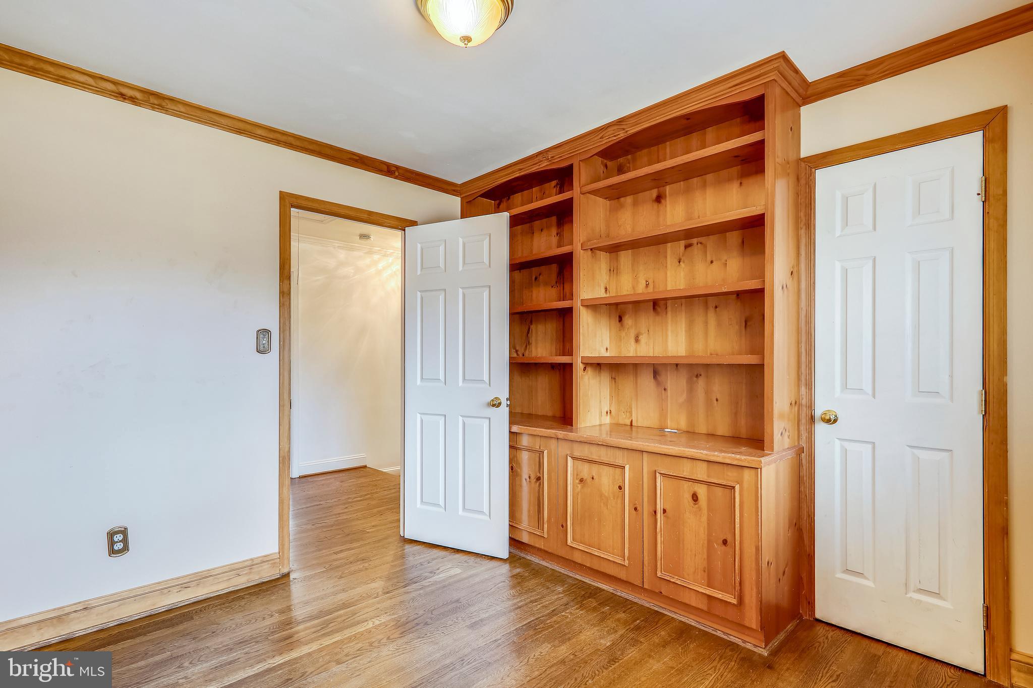 11817 Smoketree Road Potomac, MD 20854 - Photo 34 of 60 Bedroom 4 with built ins