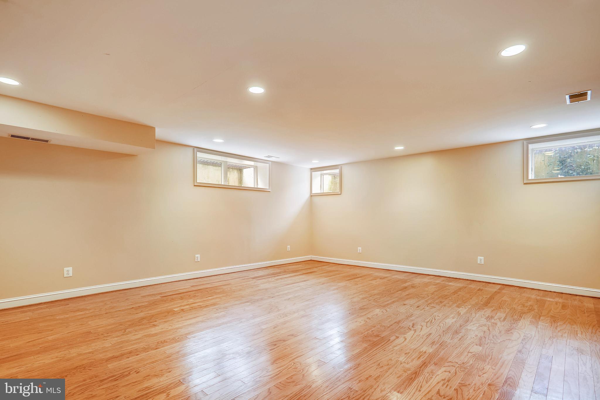 11817 Smoketree Road Potomac, MD 20854 - Photo 35 of 60 Basement Family room