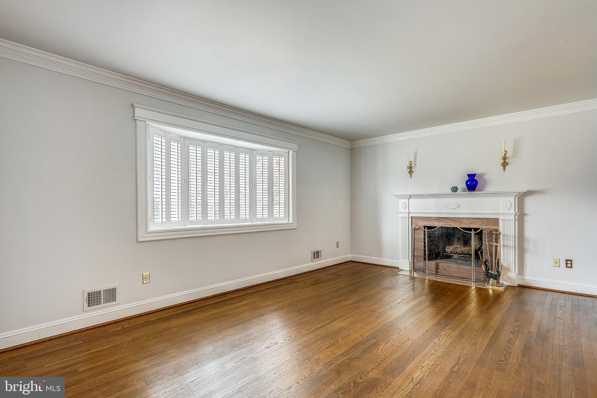 11817 Smoketree Road Potomac, MD 20854 - Photo 5 of 60 Dining Room with wood burning fire place