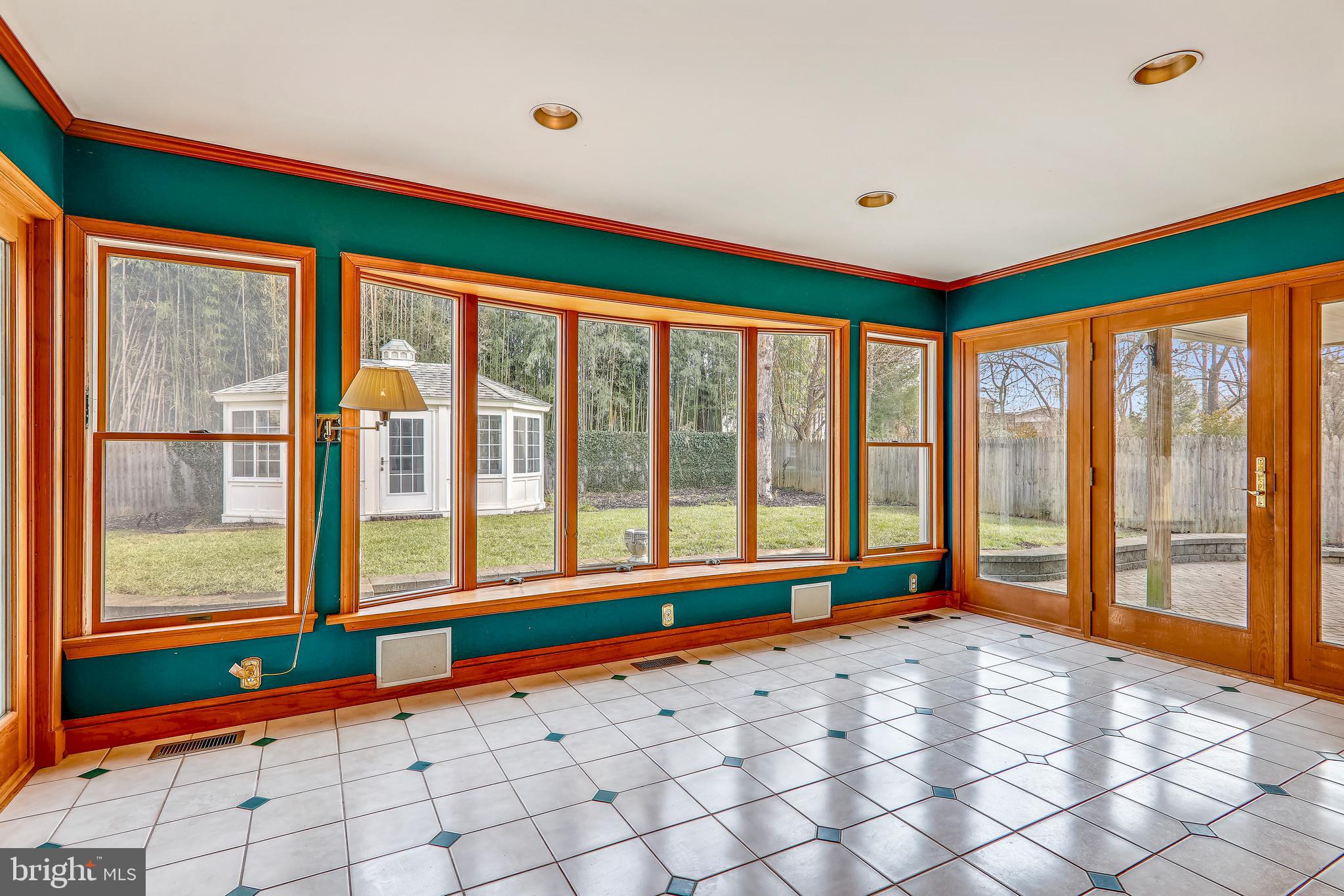 11817 Smoketree Road Potomac, MD 20854 - Photo 10 of 60 Eating area with doors to patio