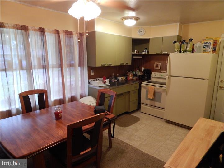 33 Bittersweet Road Levittown, PA 19057 - Photo 4 of 9 Kitchen