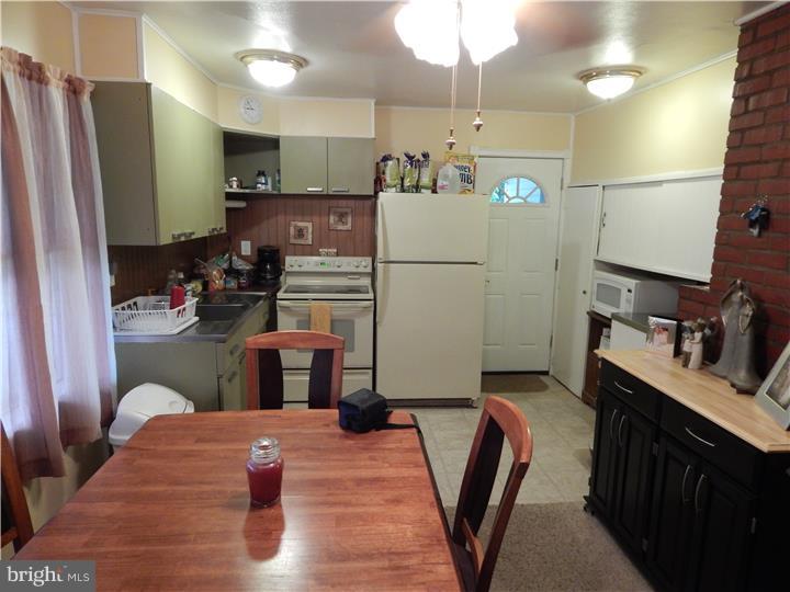 33 Bittersweet Road Levittown, PA 19057 - Photo 5 of 9 Kitchen