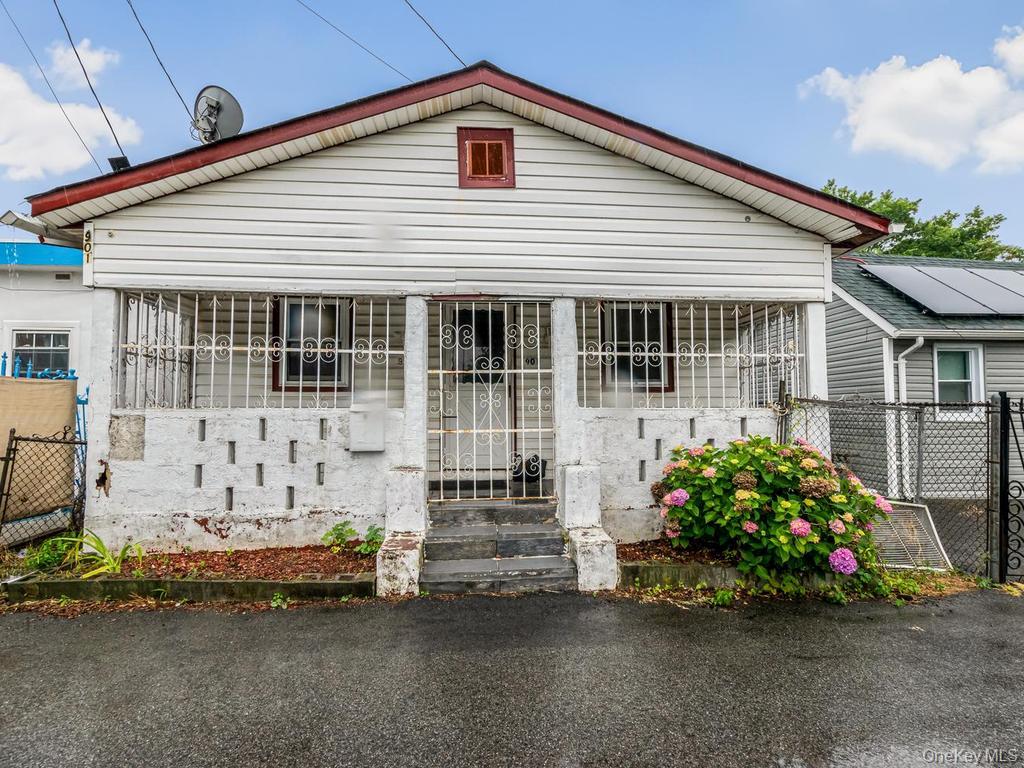 901 Harding Park Bronx, NY 10473 - Photo 1 of 24