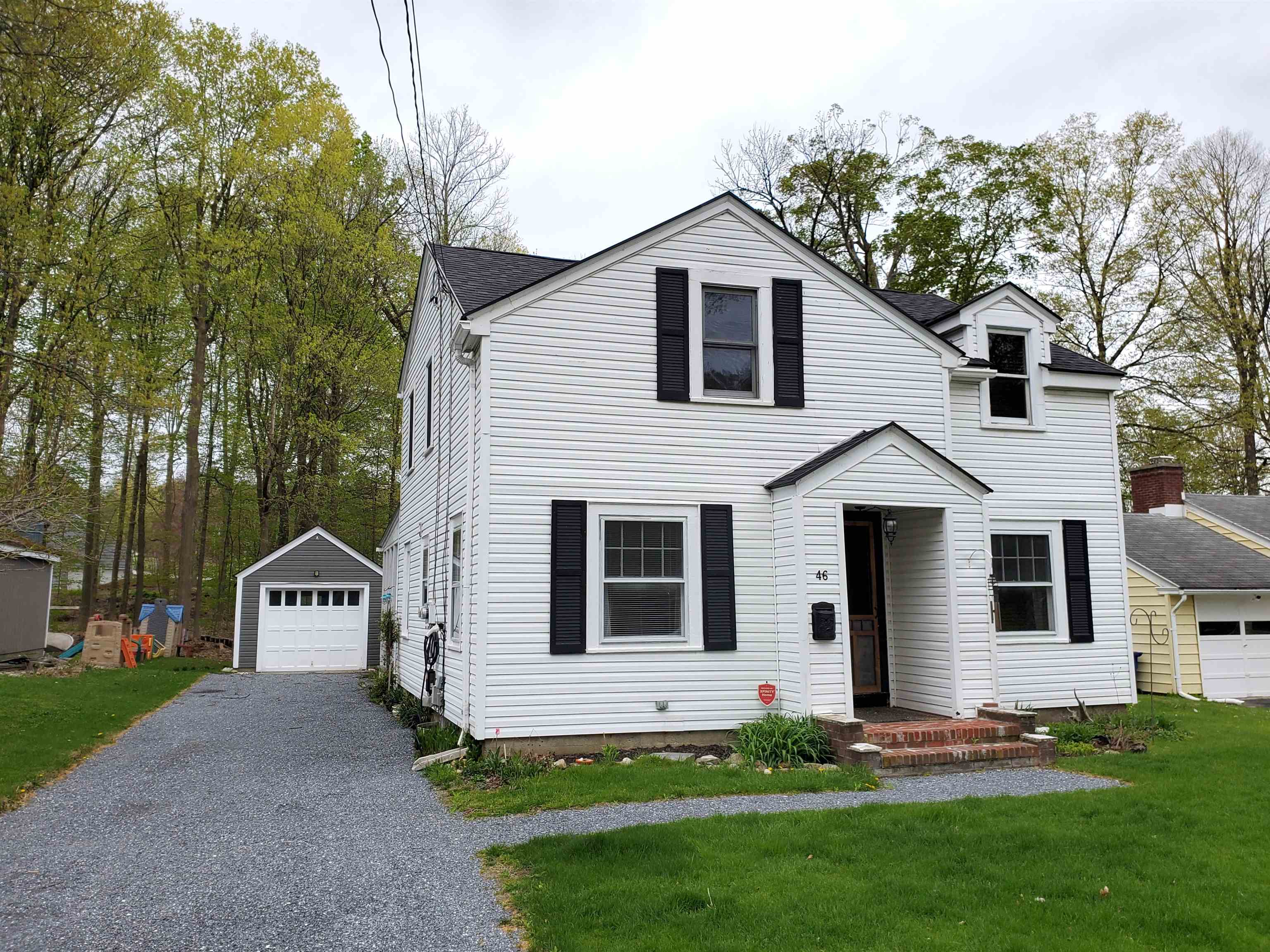 46 Pageant Street Bennington, VT 05201 - Photo 3 of 38