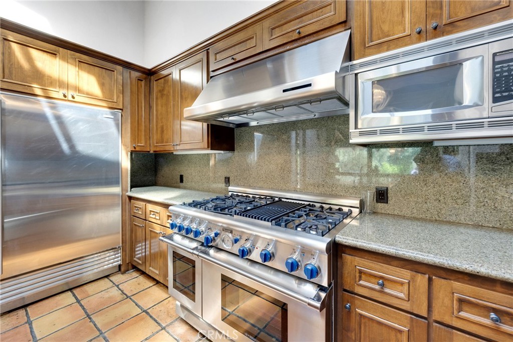 2300 Villa Heights Road Pasadena, CA 91107 - Photo 23 of 60