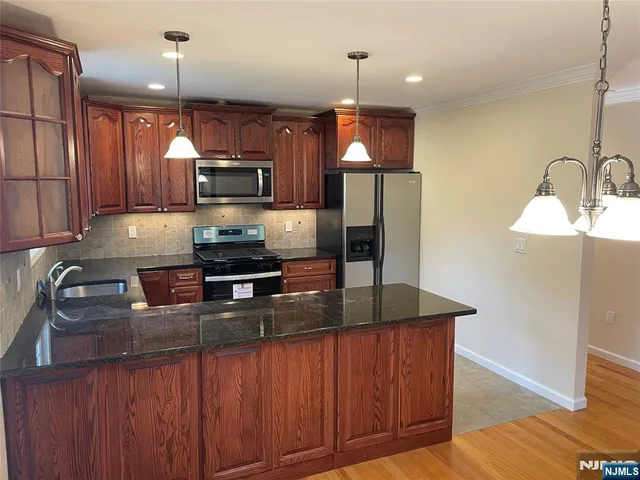 $3,150 | 292 Hemlock Terrace South, Unit 2, Teaneck, NJ 07666