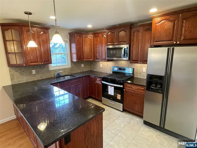 $3,150 | 292 Hemlock Terrace South, Unit 2, Teaneck, NJ 07666