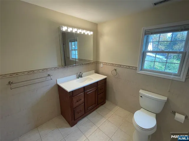 $3,150 | 292 Hemlock Terrace South, Unit 2, Teaneck, NJ 07666