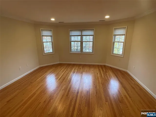 $3,150 | 292 Hemlock Terrace South, Unit 2, Teaneck, NJ 07666