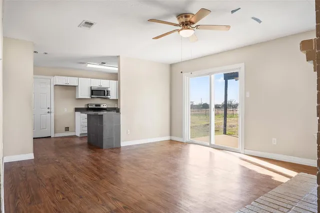 $449,900 | 396 Bobcat Road, Sanger, TX 76266