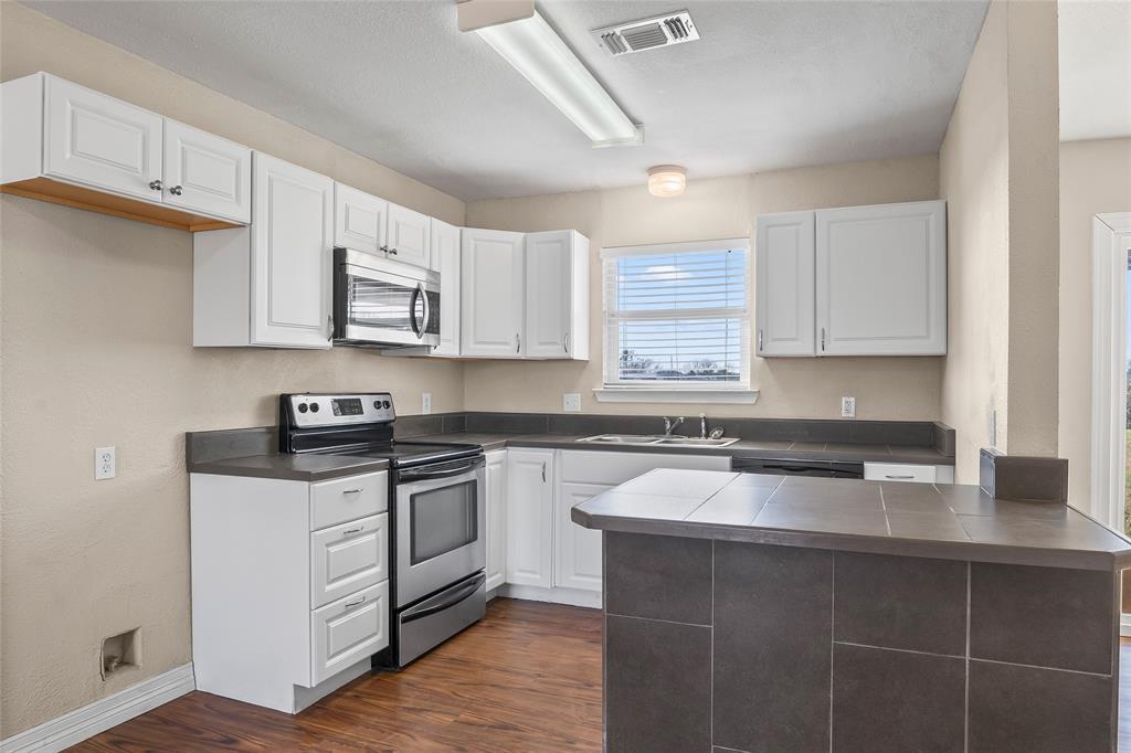 396 Bobcat Road Sanger, TX 76266 - Photo 10 of 39