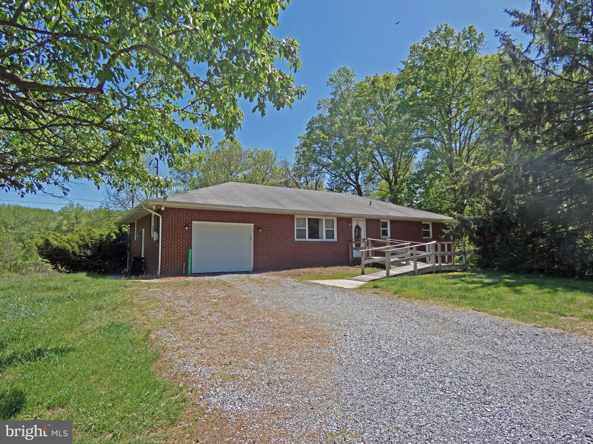 271 Fort Mott Road Pennsville, NJ 08070 - Photo 2 of 45 a front view of a house with garden