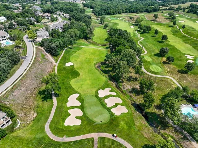 $130,000 | 6540 Ridge Road, Parkville, MO 64152