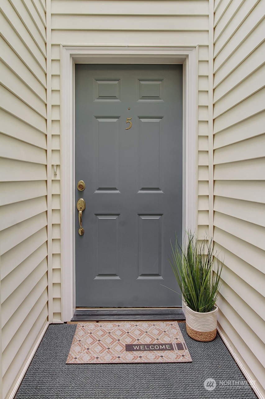 307 North 73rd Street, Unit 5 Seattle, WA 98103 - Photo 3 of 33 a view of a door of the house