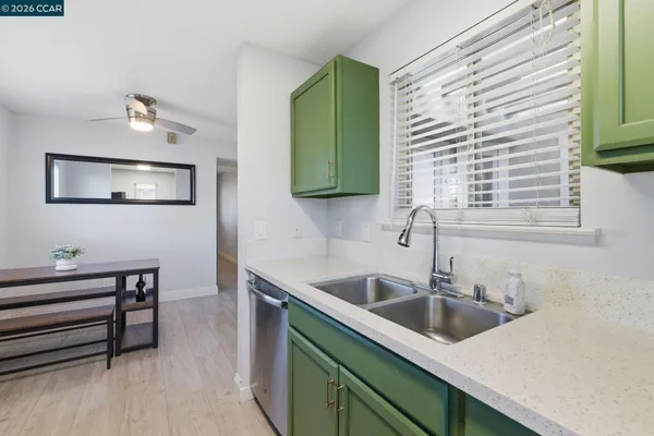 $2,800 | 102 Luna Grande Circle, Unit 5, Sacramento, CA 95834