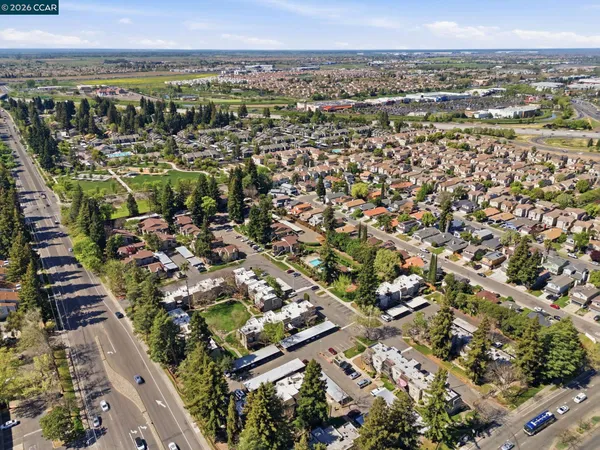 $2,800 | 102 Luna Grande Circle, Unit 5, Sacramento, CA 95834