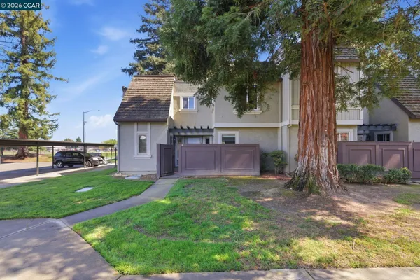 $2,800 | 102 Luna Grande Circle, Unit 5, Sacramento, CA 95834