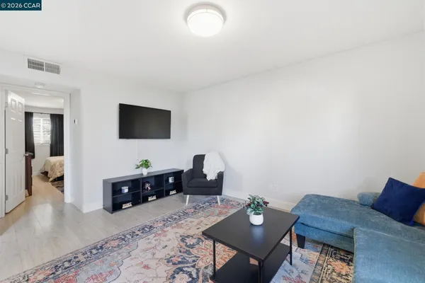 $2,800 | 102 Luna Grande Circle, Unit 5, Sacramento, CA 95834