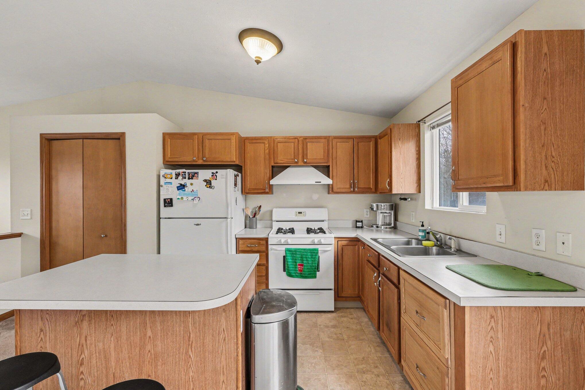 7460 15 Mile Road Northeast Cedar Springs, MI 49319 - Photo 10 of 34 010_file_9400