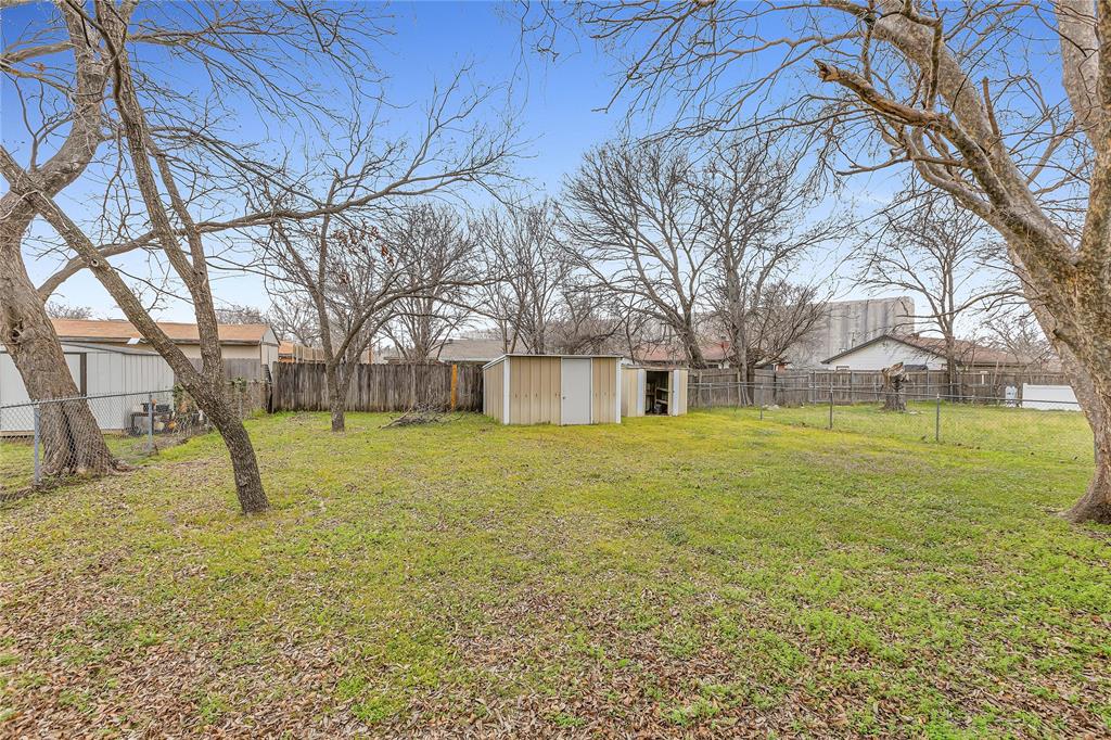 208 Kay Lane Saginaw, TX 76179 - Photo 23 of 25