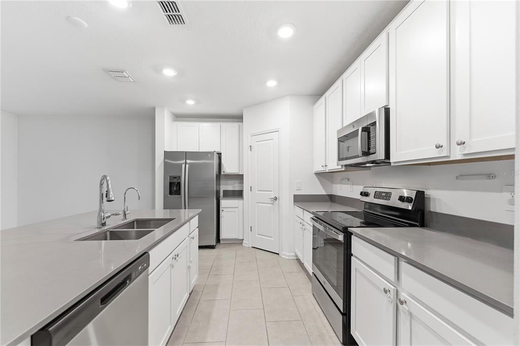 1126 James Paul Road Davenport, FL 33837 - Photo 7 of 32