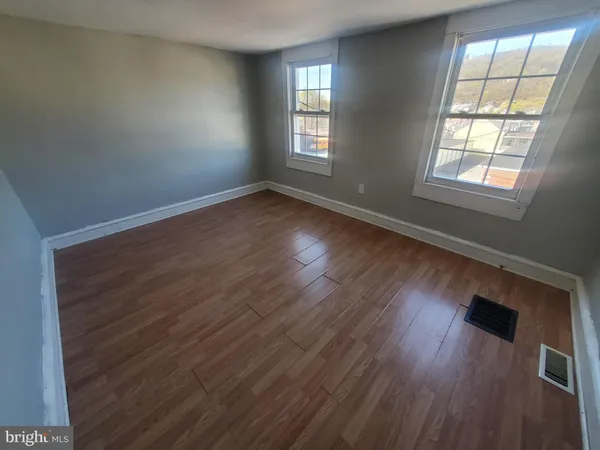 $1,300 | 1736 Fairview Street, Reading, PA 19606