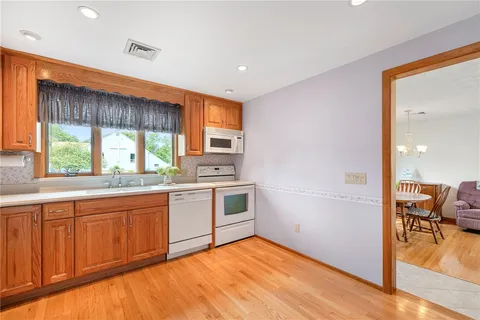 $929,000 | 31 Avice Street, Narragansett, RI 02882