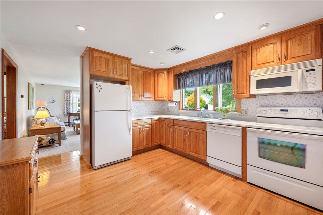 31 Avice Street Narragansett, RI 02882 - Photo 23 of 39