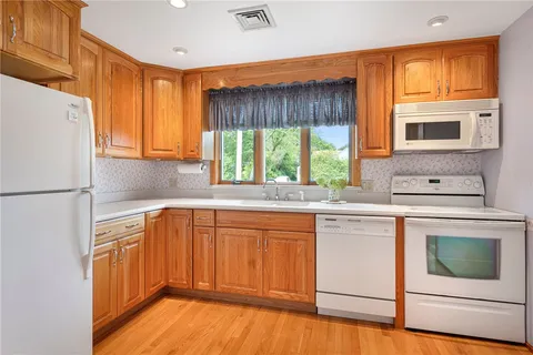 $929,000 | 31 Avice Street, Narragansett, RI 02882